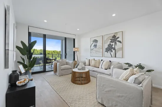  Buggy to Golf, Marina & Coles - Welcome to the Hope Island Resort Lifestyle