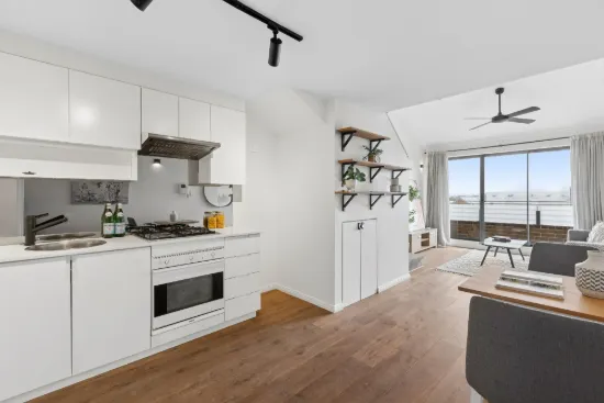 Stylish loft apartment in the heart of Crows Nest