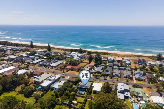 Coastal Entertainer in Werri Beach