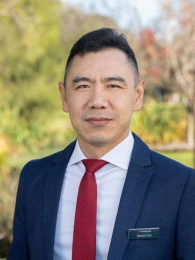 Daniel Yan - Real Estate Agent at Professionals Adelaide City - RLA 302284