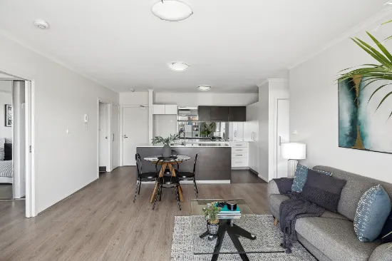 Lakeside Living in the Heart of Greenway 