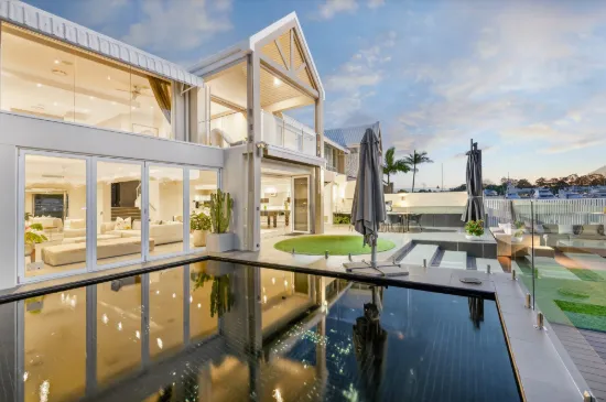 Luxurious North-facing Waterfront Villa 