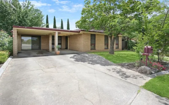 Your Ideal Family Home in a Quiet Lavington Setting