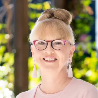 Helen Rhue - Real Estate Agent