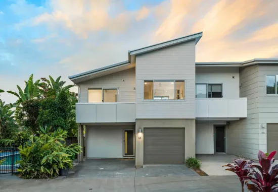 Super-spacious 2-storey townhouse in complex with pool
