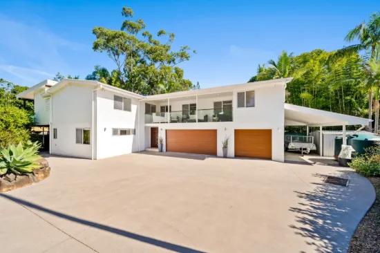 Spacious Luxury for Multi-Generational Living!
