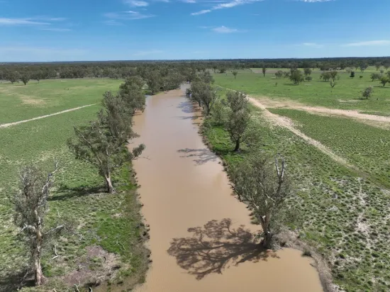 "Joli" - Productive Lifestyle Acreage Just Minutes from Roma