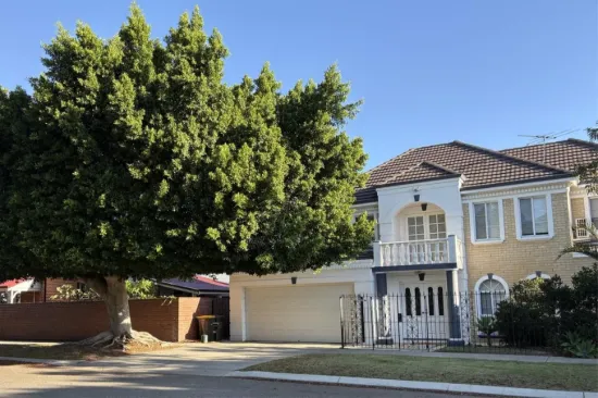 TWO SEPERATE HOMES ON ONE TITLE !