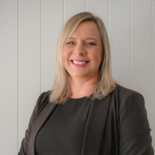 Vicki Stark - Real Estate Agent at Raine & Horne Redland Bay - REDLAND BAY