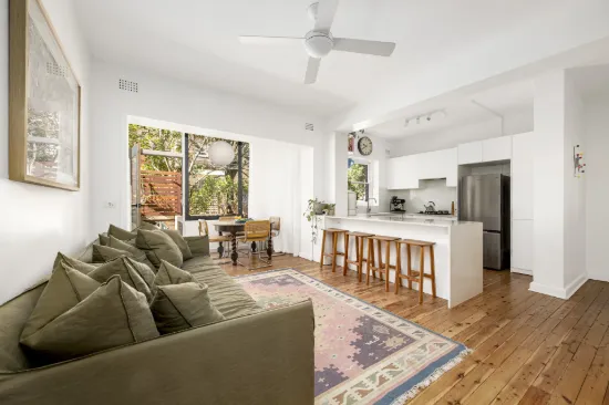 A Boutique Semi-Like Art Deco Maisonette 