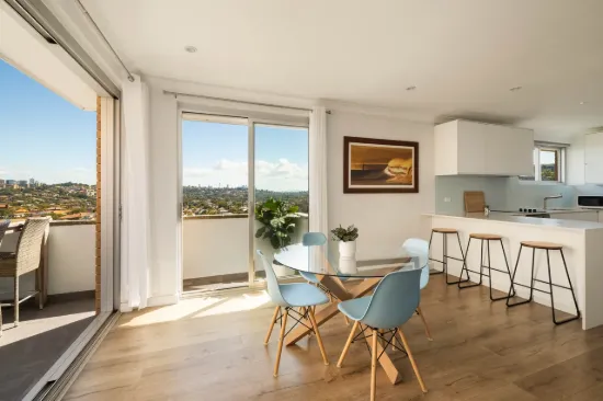 Light Filled Entertainer with Uninterrupted Harbour Bridge, Opera House Views