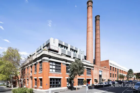 Substantial warehouse style, separate alfresco areas