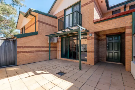 Stylish & Spacious Townhouse Living with Outdoor Appeal
