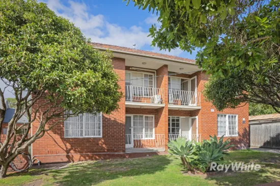 Light-Filled Living with Balcony Appeal