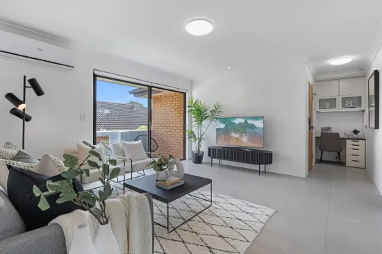 STYLISH RENOVATION IN A PEACEFUL, CONVENIENT SETTING