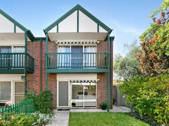 A NEAT & TIDY 3 BEDROOM TOWNHOUSE  