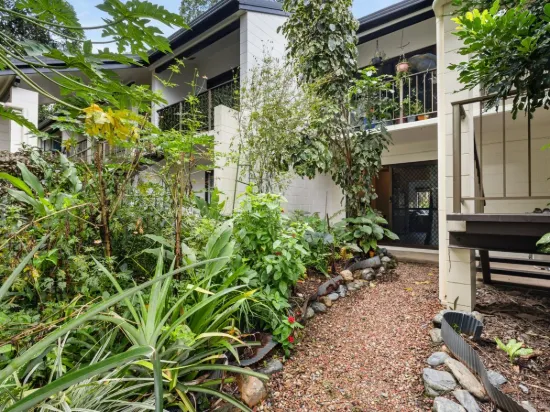 Perfect Edge Hill Location!