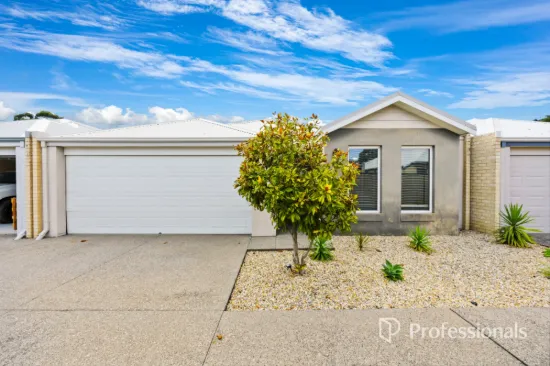 Stylish, Easy-Care Home in a Quiet Complex!