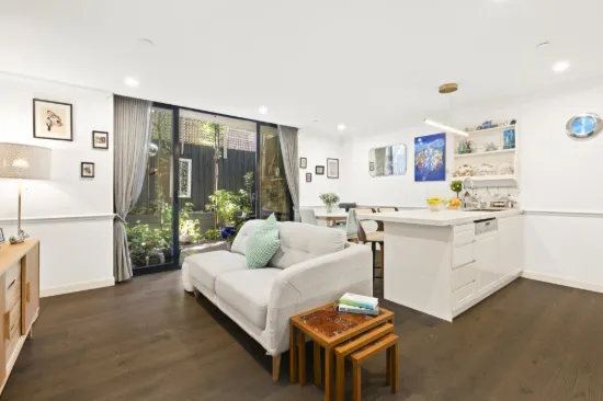 Contemporary Living with an Expansive Private Terrace