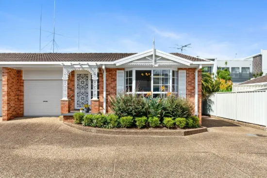 Effortless Living in a Peaceful Pocket, Moments to the Foreshore