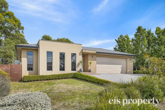  Impeccable and Spacious Family Home in Quiet Residential Settting
