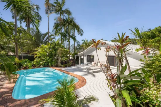 Easy Single-Level Living, 900m to the Beach