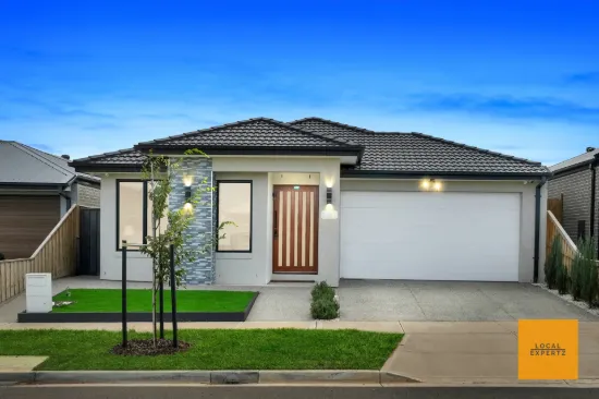 Prime Location Upgraded Home Close to Caroline Springs with 2 Master Bedrooms and 2 Kitchens