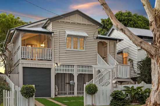 Adorable Cottage in a tightly held Kedron Brook pocket