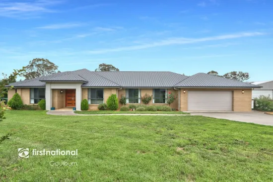 EXPANSIVE FAMILY HOME