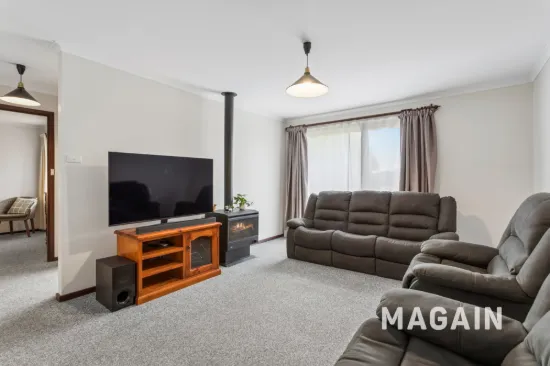 Super neat and tidy home on a big 850m2 block.