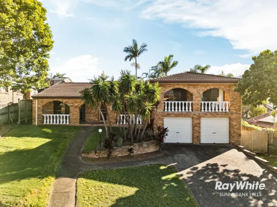 Spacious Split-Level Entertainer with Oversized Living & Bedrooms with Dual-Living Potentials! 