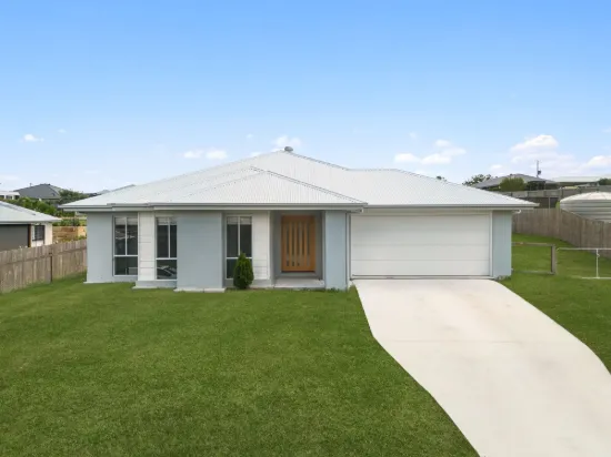 Modern Family Living on a Huge 1,603sqm Block in Fernvale