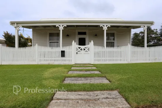 Step Back in Time - Circa 1897 Character Cottage
