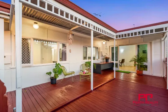 Charming Hills Retreat with Breathtaking 120° Panoramic Views - 1,012m² Block | Subdivision Potential