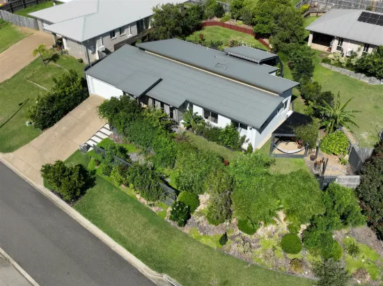 Private Family Oasis with Exceptional Outdoor Entertaining in a Peaceful Cul De Sac