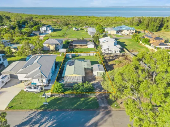 Coastal Living with Breathtaking Views to K'gari (Fraser Island)