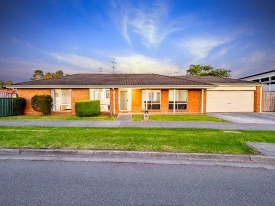 FUNCTIONAL FAMILY LIVING WITHIN WALKING DISTANCE TO AMENITIES - GATED SIDE ACCESS!