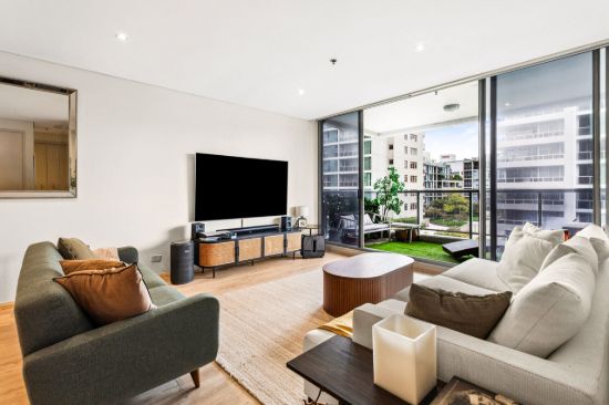 Oversized One-Bedroom Apartment with Expansive Balcony