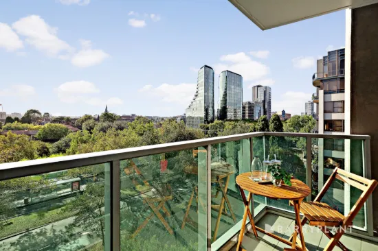 Elegant City-Fringe Living with Space, Style & Convenience