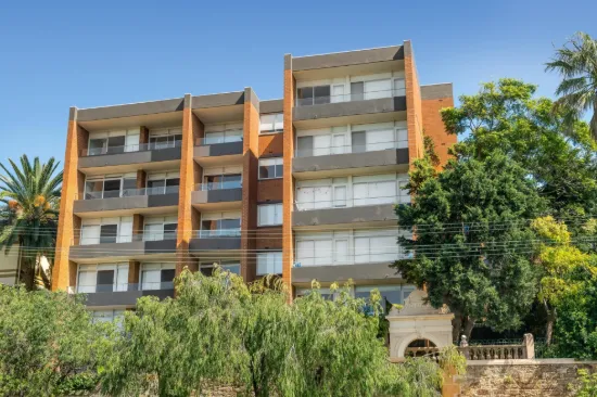 Light, Lifestyle & Location in Annandale