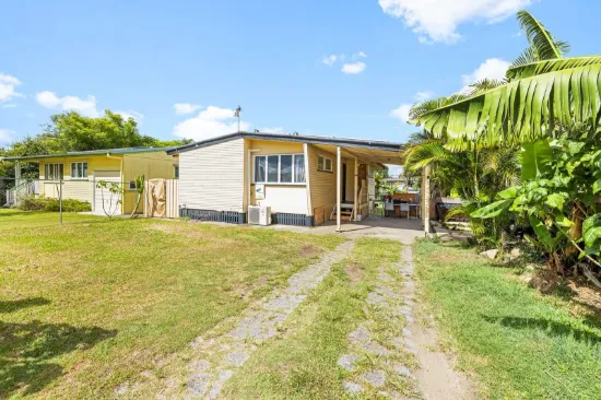 Home with Big Yard and Solar Panels just 12kms to the City!
