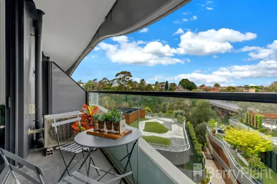 City Fringe Riverside Abode with Location Plus