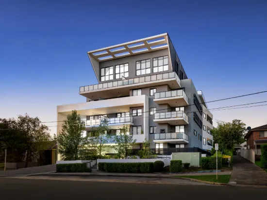 Ground Floor Gem: Private Patio, Double Parking & No Stairs