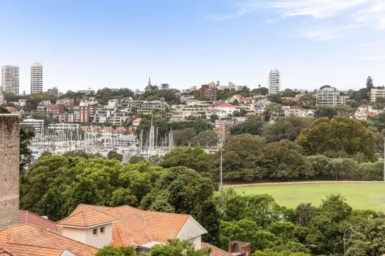 Stylish Parkside Living with Harbour Views and Parking
