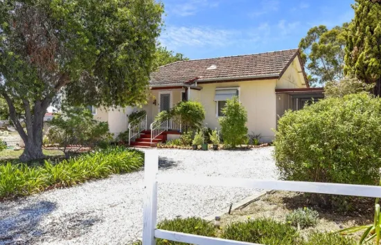 Generous Block in the Heart of Pasadena