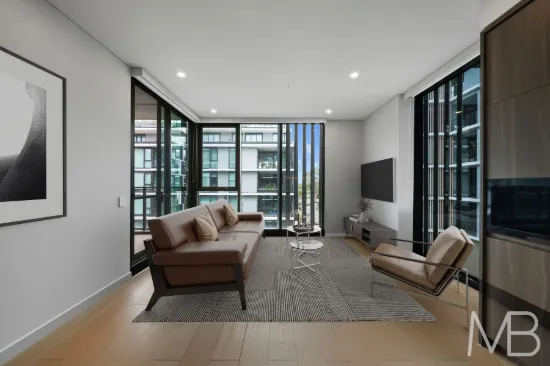 NORTH‑FACING RESIDENCE WITH STUDY & GARDEN VIEWS