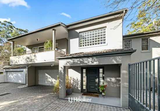 Ultra Private, Sunny and Full Brick Home - Stroll to Station, Shops and Schools