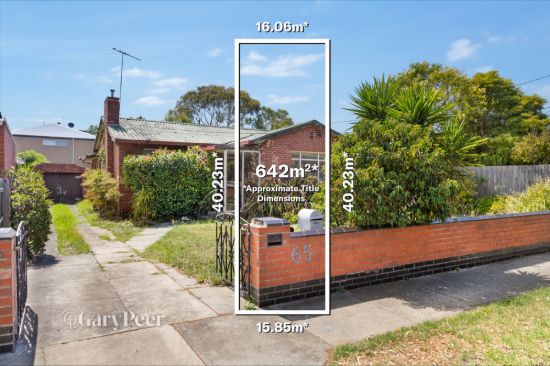 Park-fronted north facing potential in the heart of Hampton