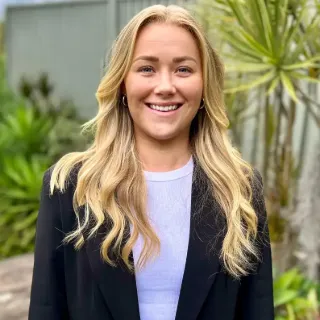 Ellie Barras - Real Estate Agent