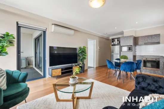 Sweeping City Views in a Stylish, Fully Furnished Apartment